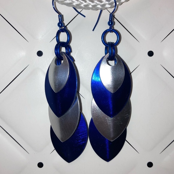 Earrings - Picture 1 of 3